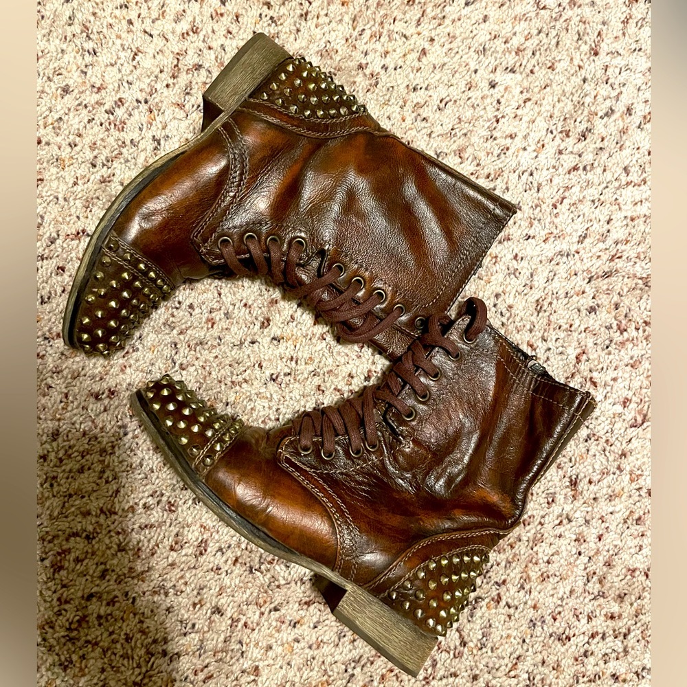 Steve Madden Tarney studded boots, size 6, gold studs